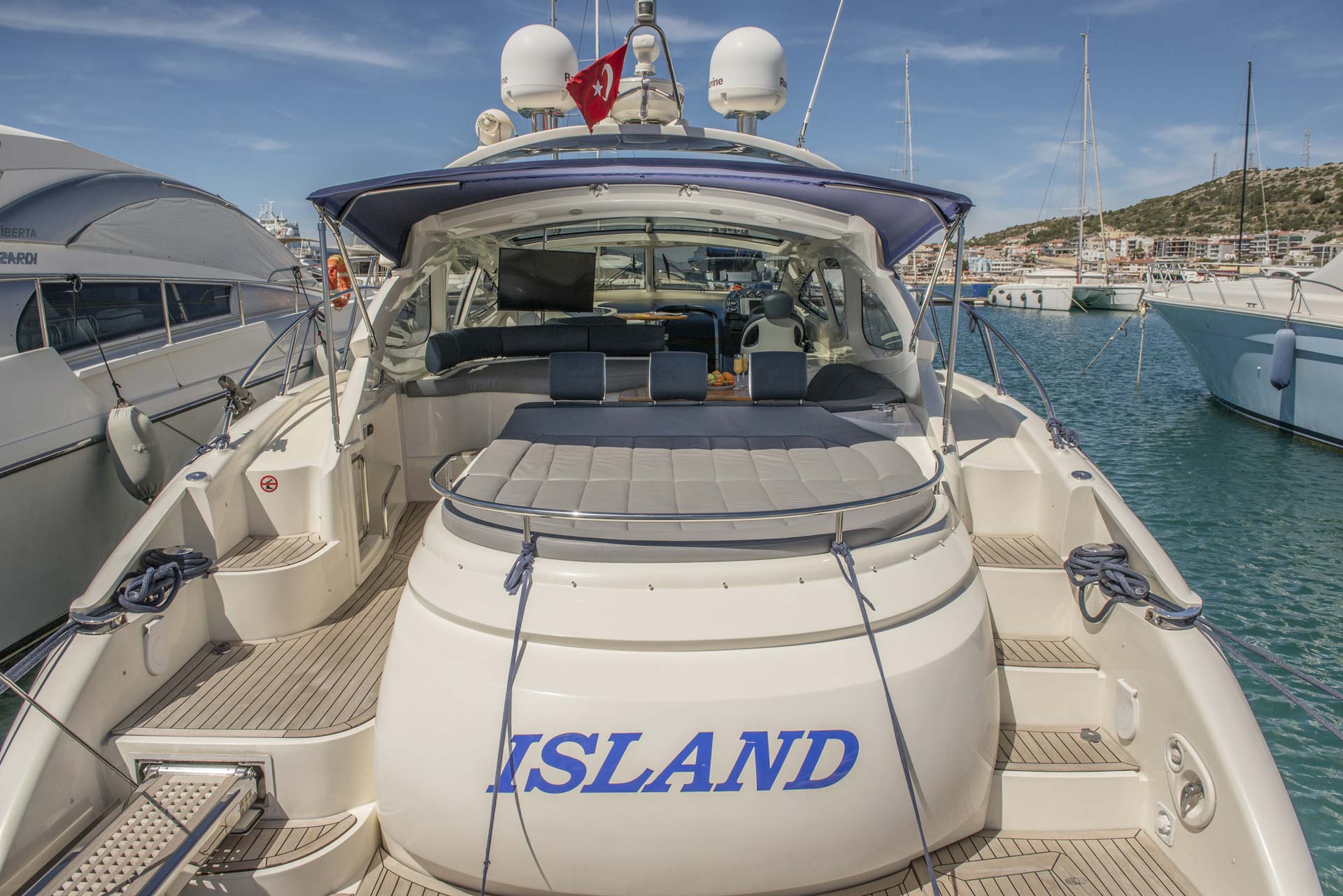 Яхта ISLAND - фото 7 из 20